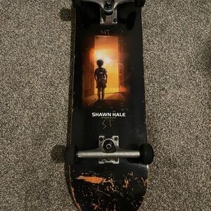 Shawn Hale fully built skateboard